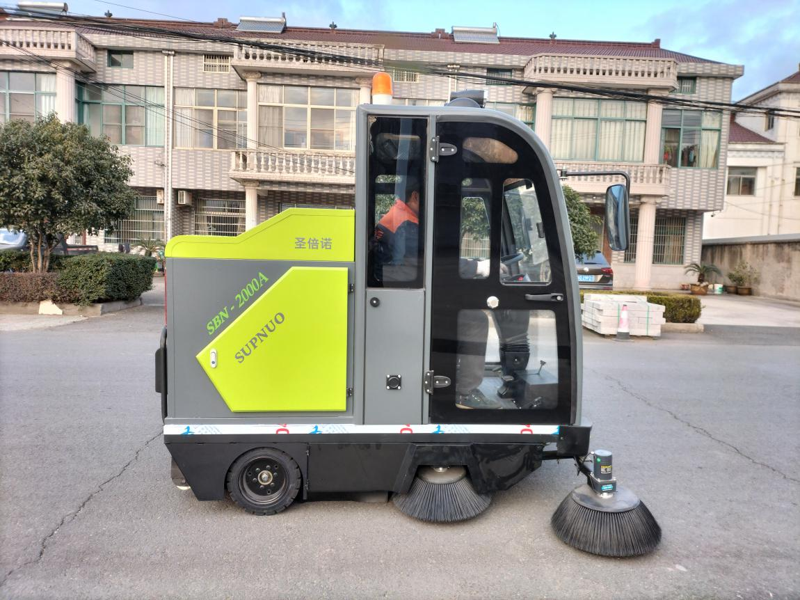 丽江龙马清扫车