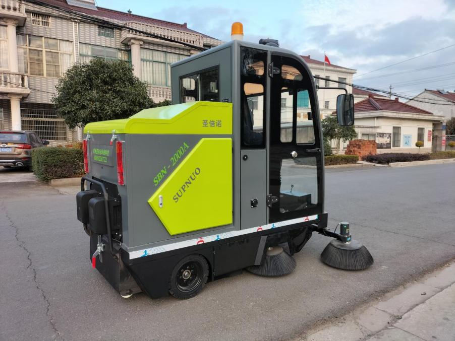 丽江龙建清扫车_0
